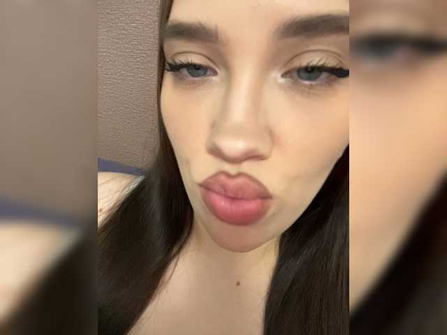 Glossmixdoll Live Cam on BongaCams