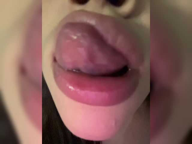 Glossmixdoll live cam on BongaCams