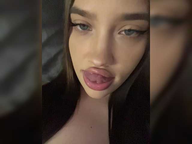 Glossmixdoll live cam on BongaCams
