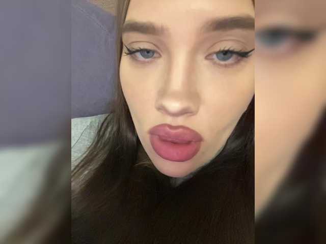 Glossmixdoll live cam on BongaCams