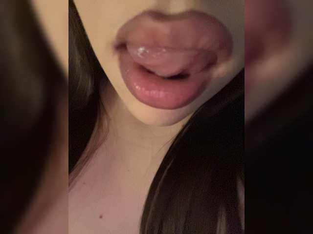Glossmixdoll live cam on BongaCams