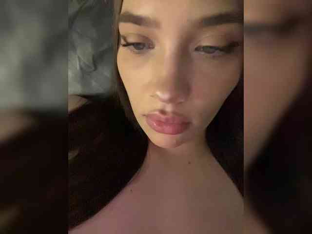 Glossmixdoll webcam