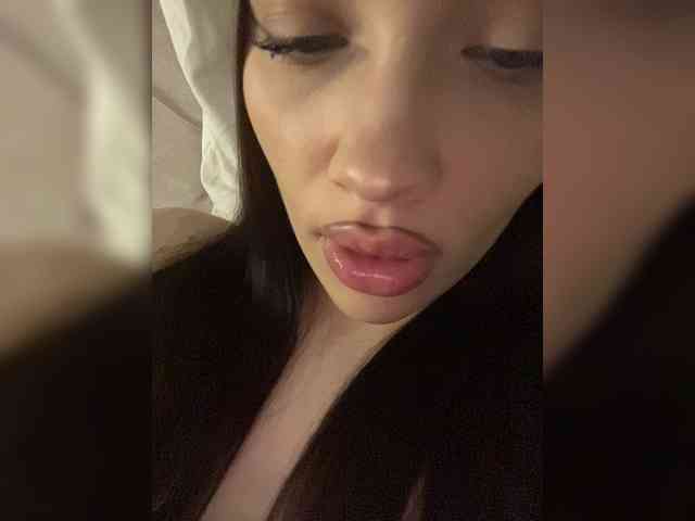 Glossmixdoll webcam