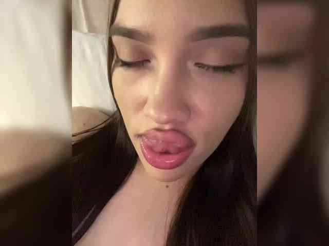 Glossmixdoll webcam
