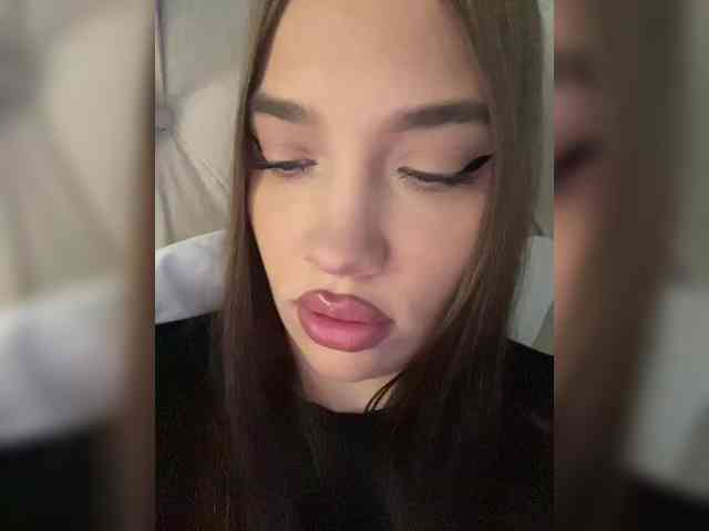 Glossmixdoll webcam
