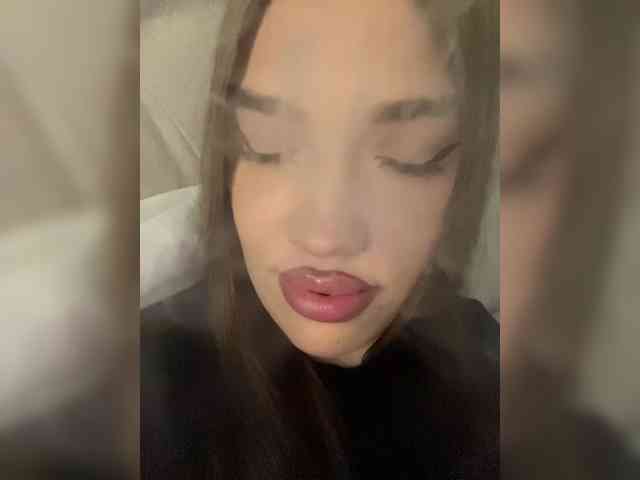 Glossmixdoll webcam
