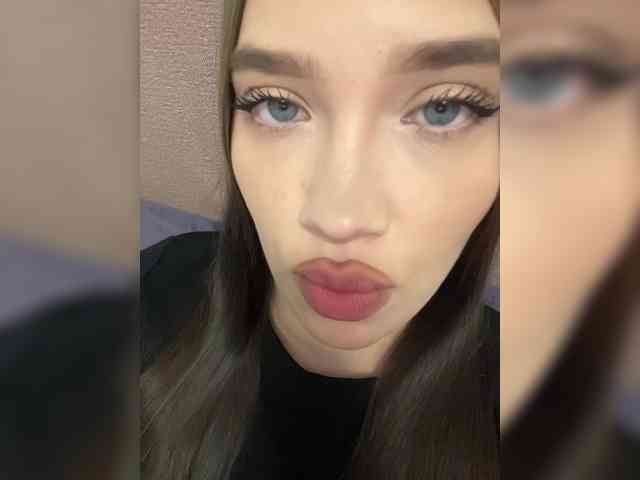 Glossmixdoll webcam