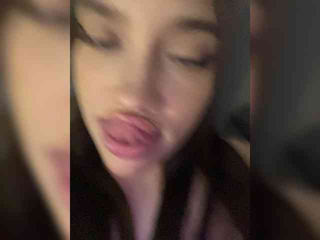 Glossmixdoll webcam