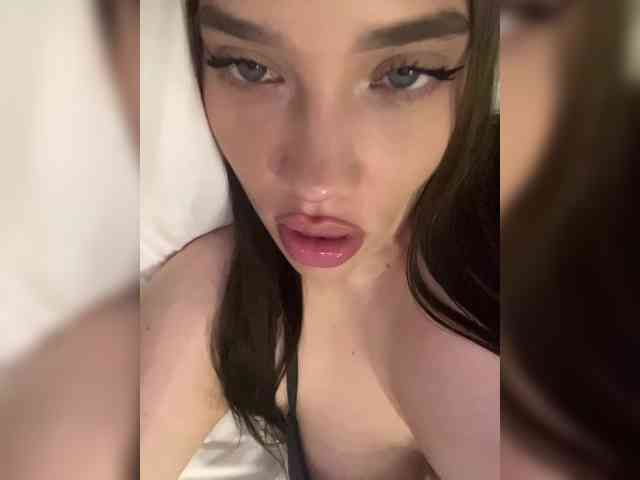 Glossmixdoll webcam