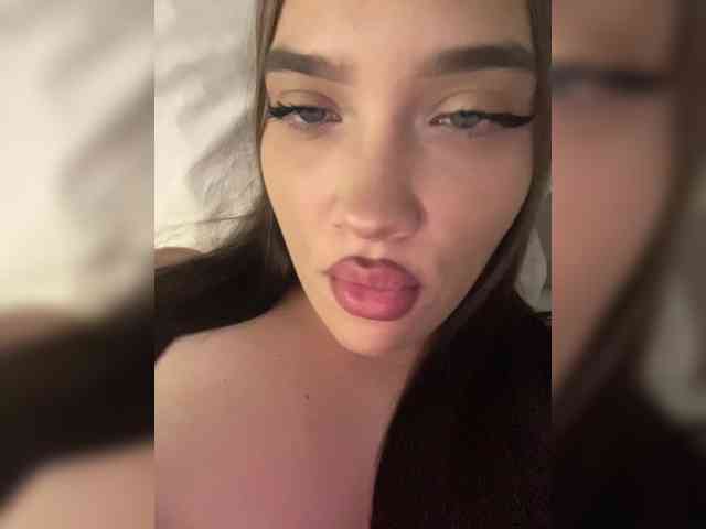 Glossmixdoll webcam