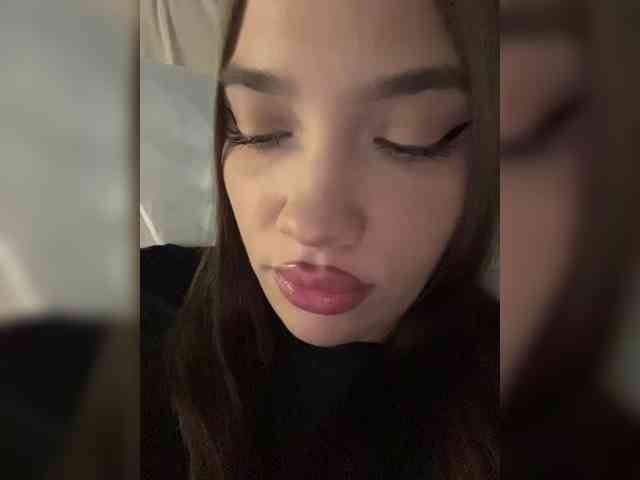 Glossmixdoll webcam