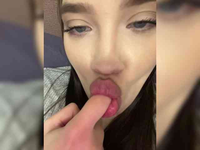 Glossmixdoll webcam