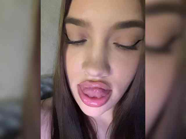 Glossmixdoll webcam