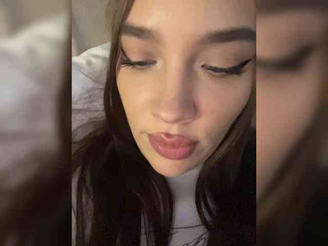 Glossmixdoll webcam