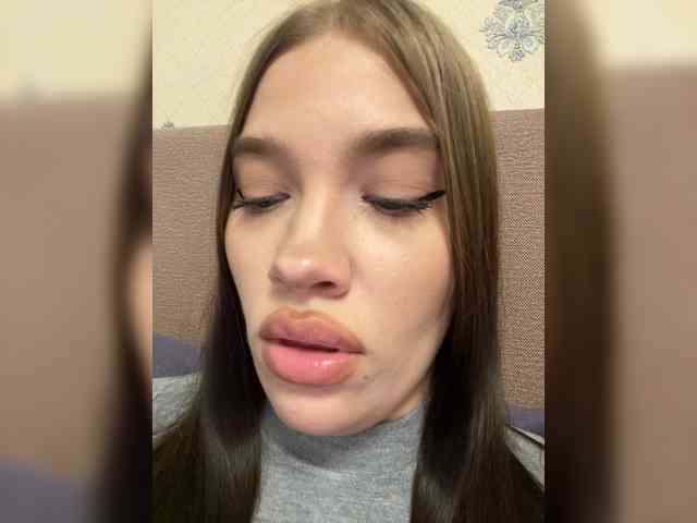Glossmixdoll Live Webcam on BongaCams