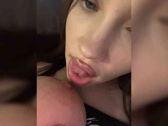 Glossmixdoll live female cam on bongacams