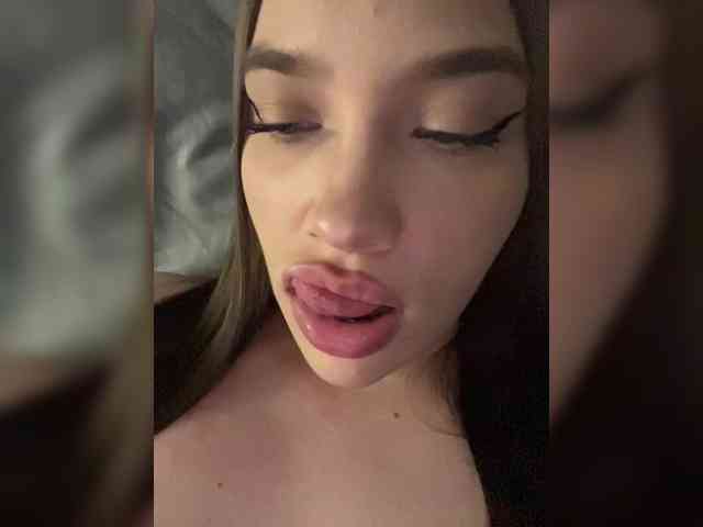 Glossmixdoll webcam