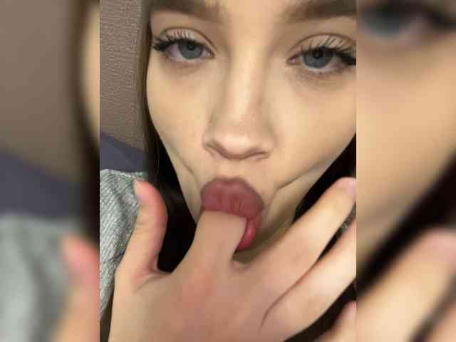 Glossmixdoll webcam