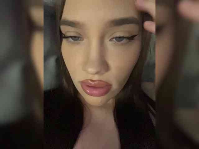 Glossmixdoll webcam