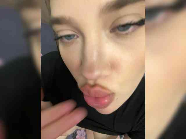 Glossmixdoll webcam
