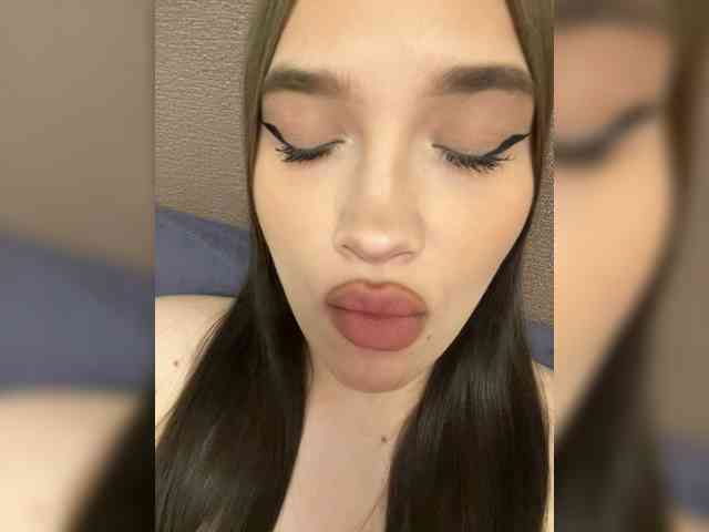 Glossmixdoll webcam
