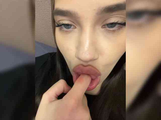Glossmixdoll webcam