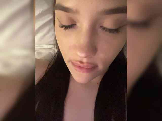 Glossmixdoll webcam