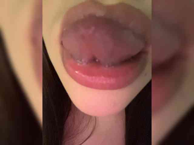 Glossmixdoll live female cam on bongacams