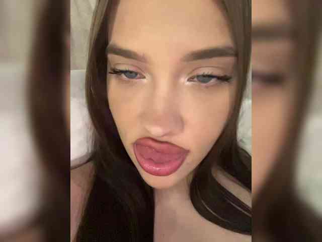 Glossmixdoll Live Webcam on BongaCams