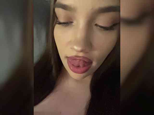 Glossmixdoll webcam