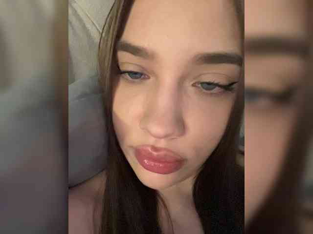 Glossmixdoll webcam