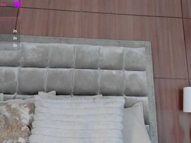 ZaraVesari live cam preview