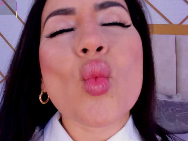 ZaraVesari live cam on BongaCams
