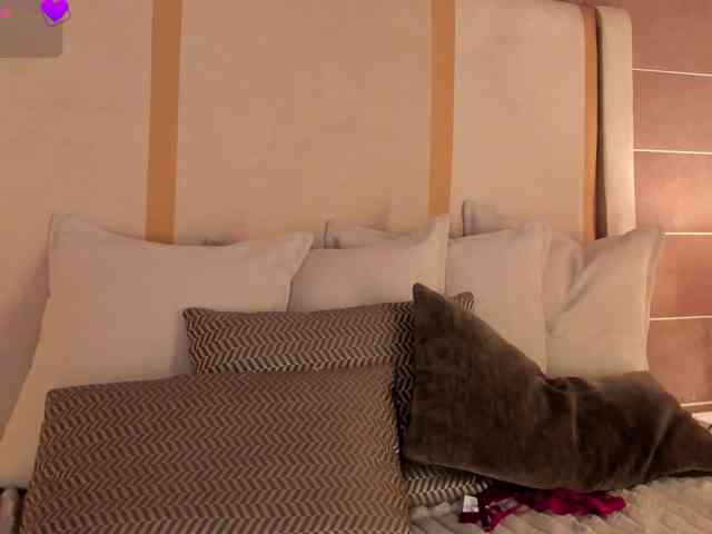 ZaraVesari webcam