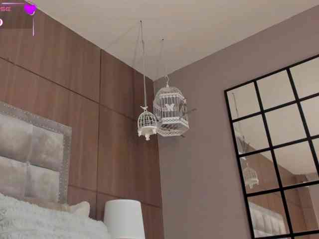 ZaraVesari webcam