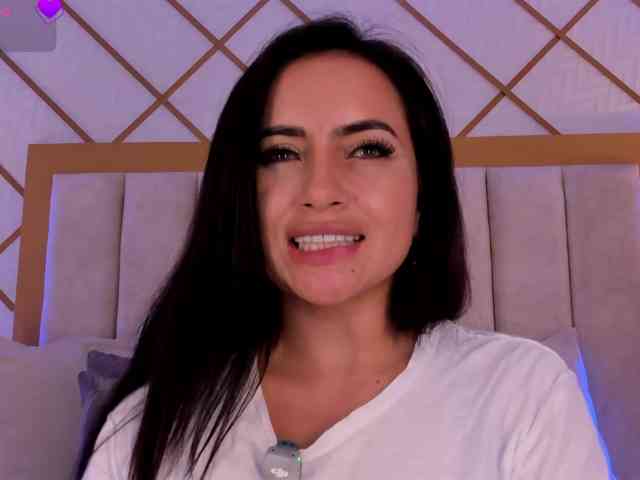 ZaraVesari webcam