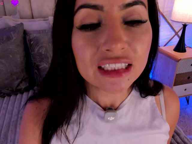 ZaraVesari webcam