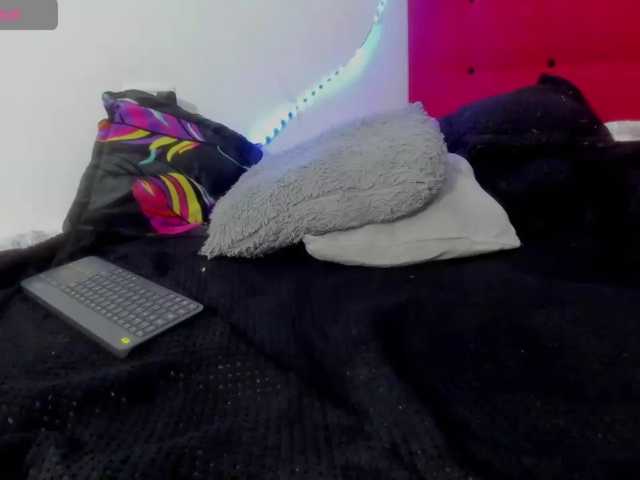 Kloe22 live cam on BongaCams