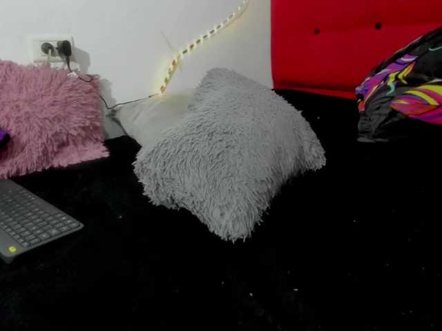 Kloe22 live cam on BongaCams