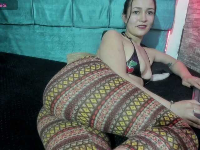 Kloe22 live cam on BongaCams