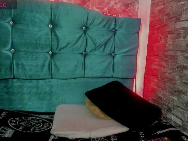 Kloe22 live cam on BongaCams