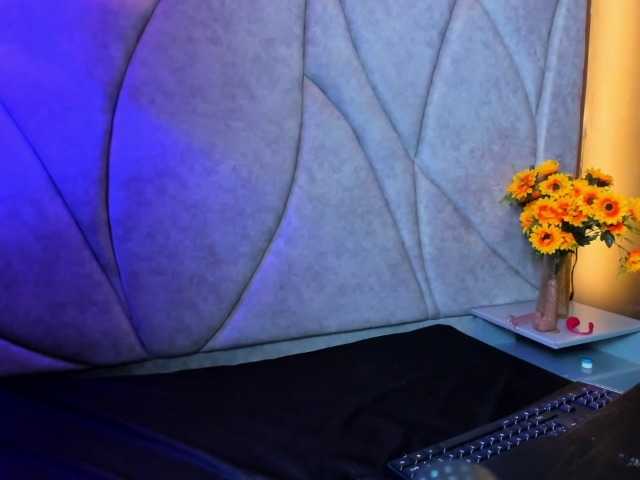 VeronicaCream live cam preview
