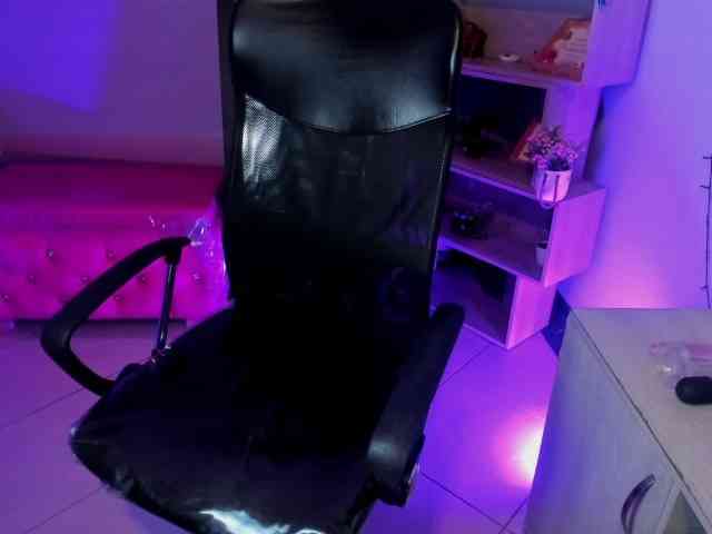 VeronicaCream webcam