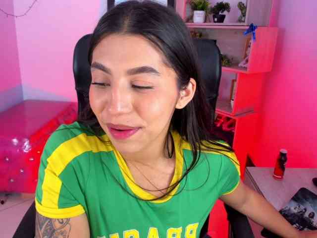 VeronicaCream webcam