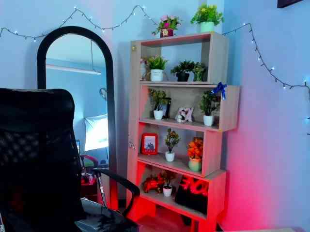 VeronicaCream webcam