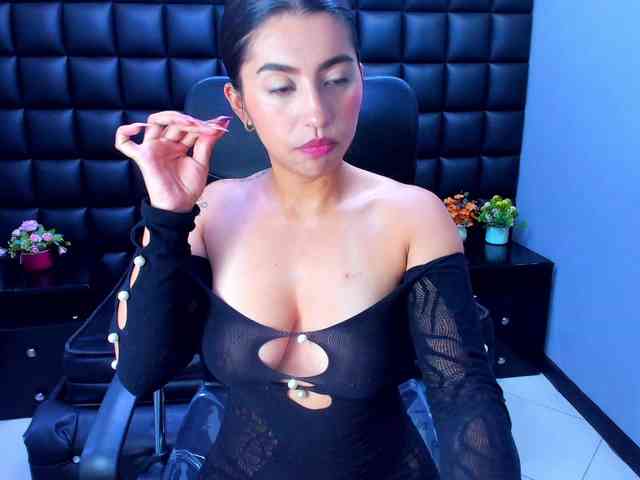 VeronicaCream webcam