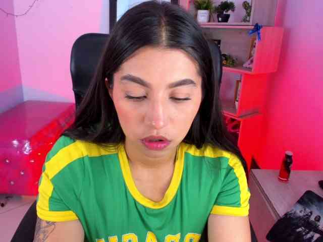 VeronicaCream webcam