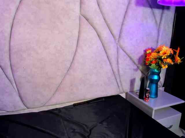 VeronicaCream webcam