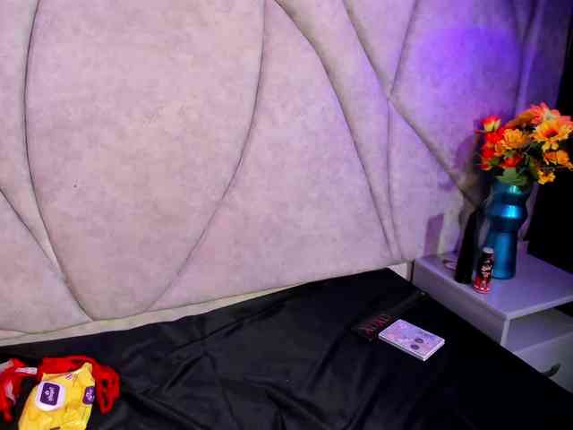 VeronicaCream webcam