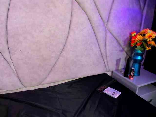 VeronicaCream webcam